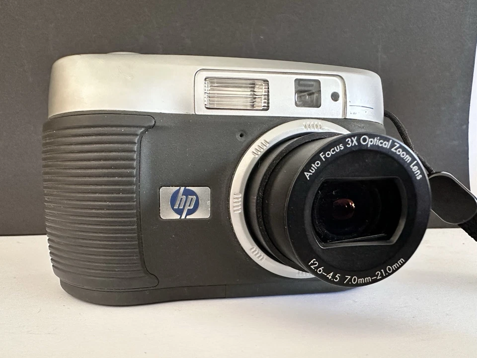 HP Q2164A VintageDigital Camera 3.3MP Auto Focus 3x Optical Zoom Lens  - Bild 2 von 4