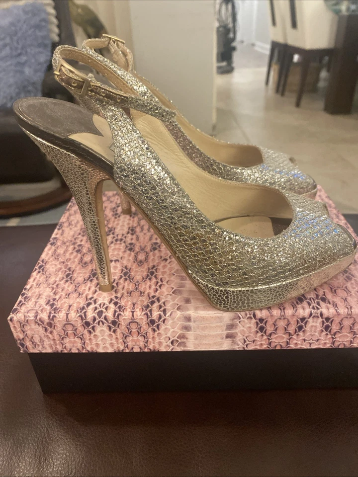 Zapatos de salón Jimmy Choo dorados con detalles brillantes punta abierta talla 36 con caja Foto 3 de 4
