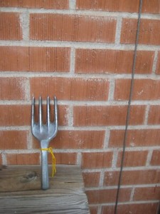 Vintage 9" Length * LION HEART * Aluminum Garden Handheld Rake Cultivator CANADA