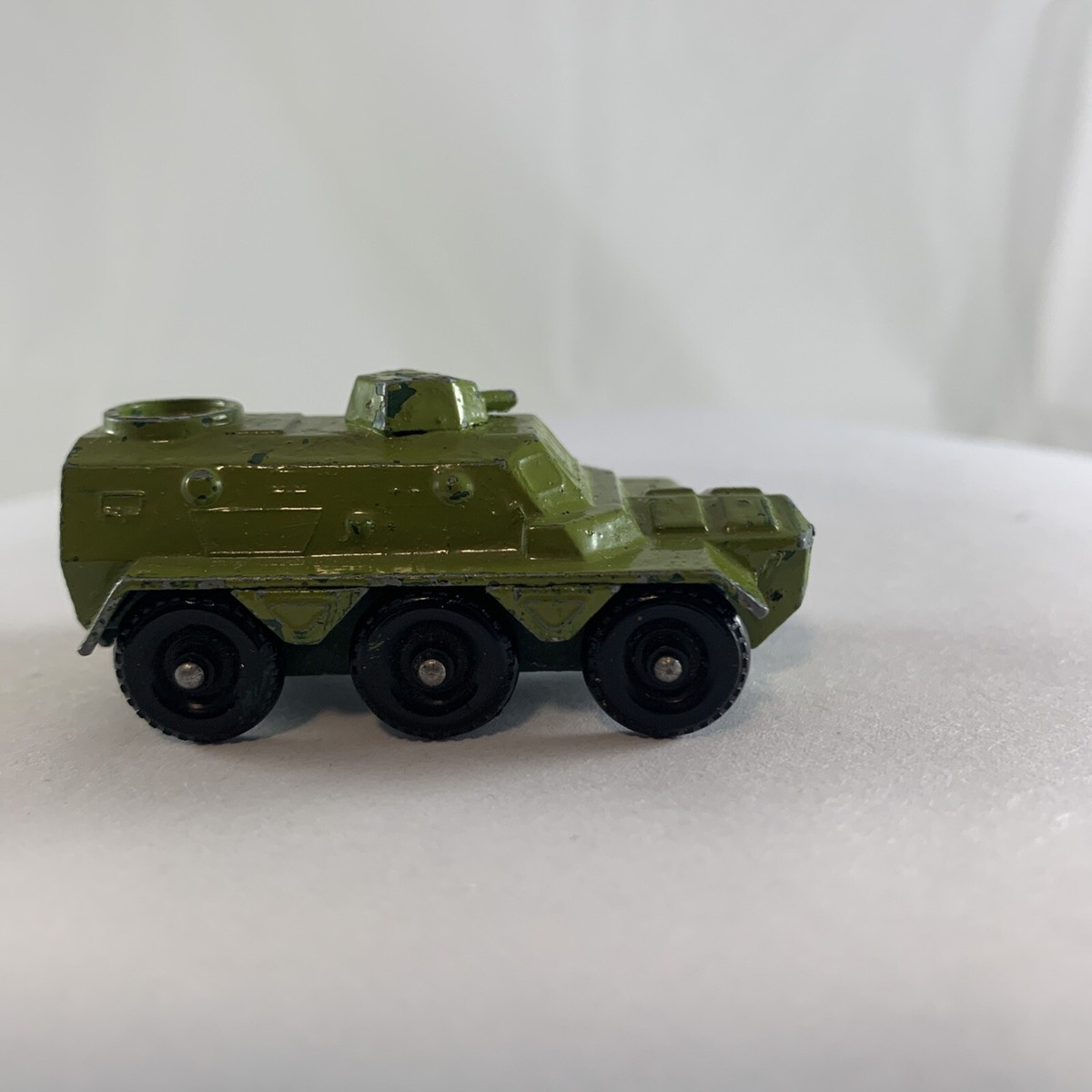 LESNEY MATCHBOX No. 54 Saracen Personnel Carrier Painted C pics