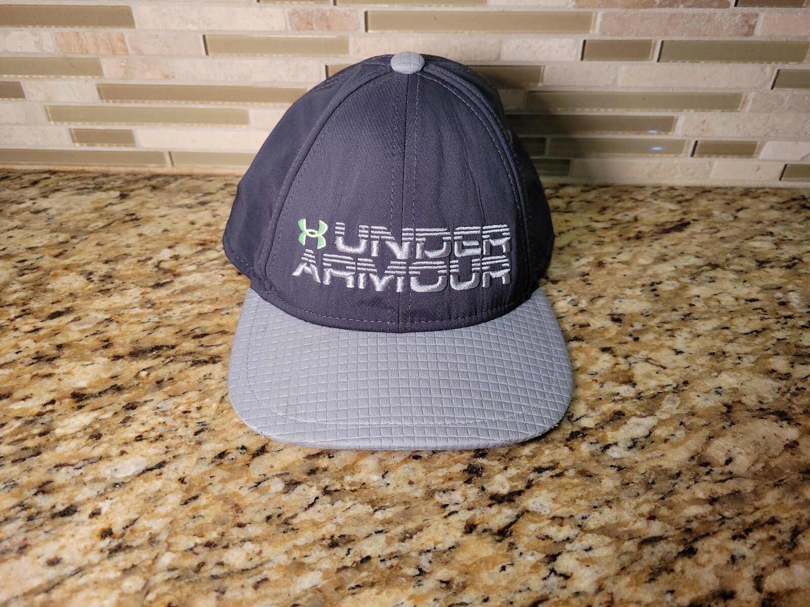 Under Armour Hat Cap Black Grey Snapback Adjustable One Size Fits All 