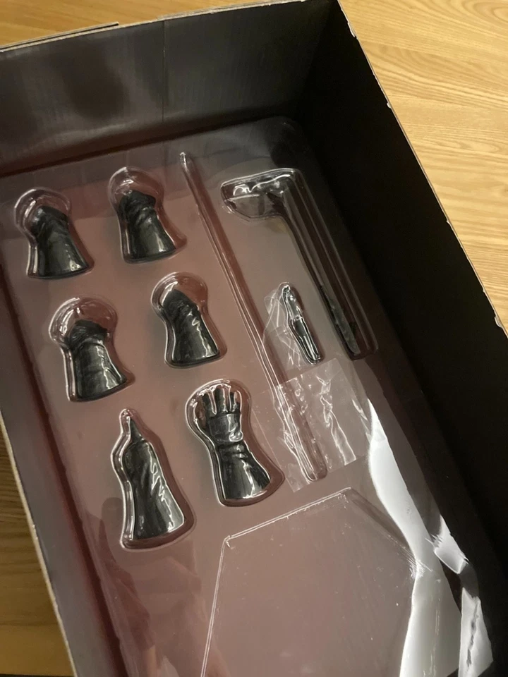 Sideshow 1/6 Scale Darth Vader Star Wars Return of the Jedi Figure - Image 3 of 4