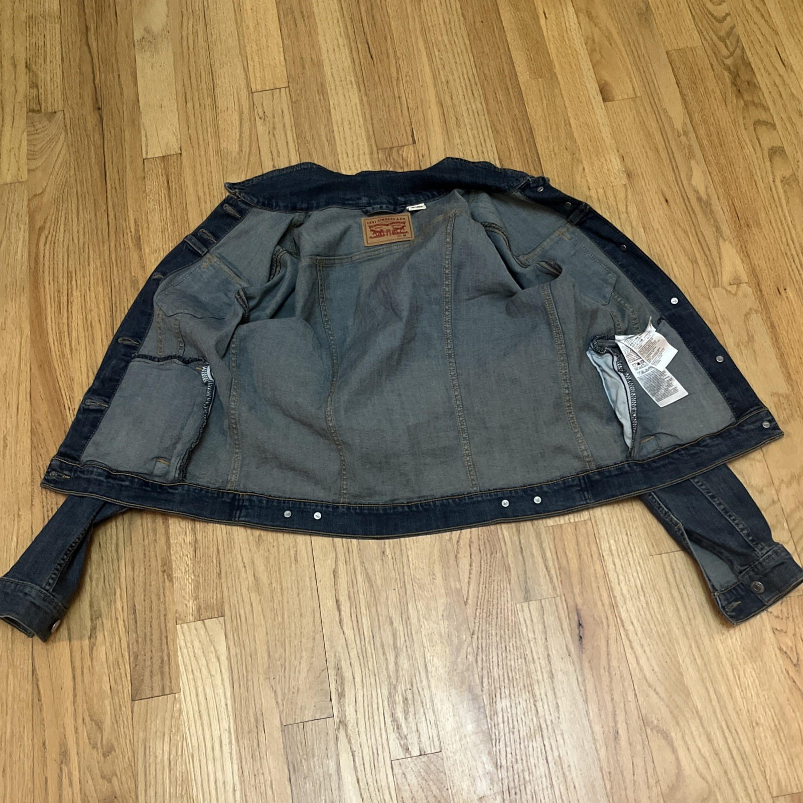 Women’s Levis Demin Jacket Size Medium - image 8