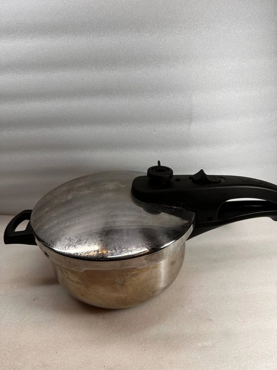 Tower T80245 Stainless Steel Pressure Cooker with Steamer Basket, 3 Litre, Stain