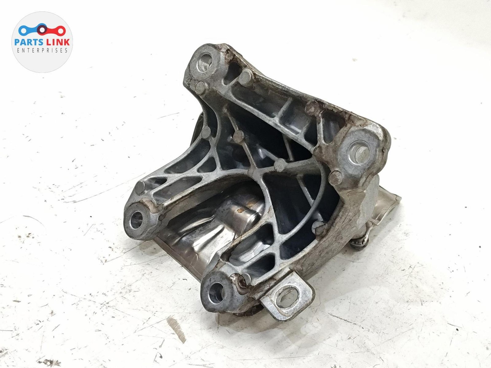 Bentley Bentayga Speed 2017-2020 Right Mounting bracket