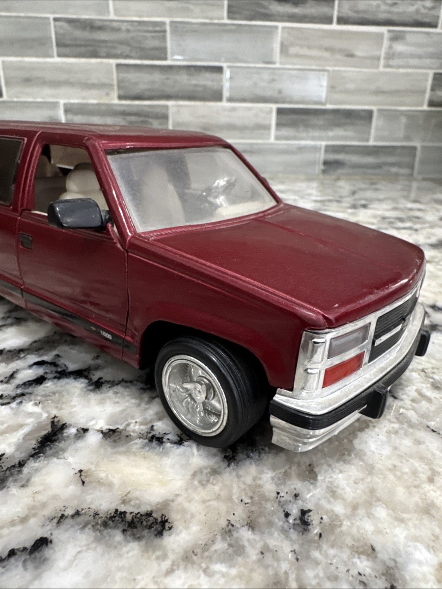 ULTRA RARE Sunnyside 1:24 Scale Burgundy 1993 Chevy Suburban