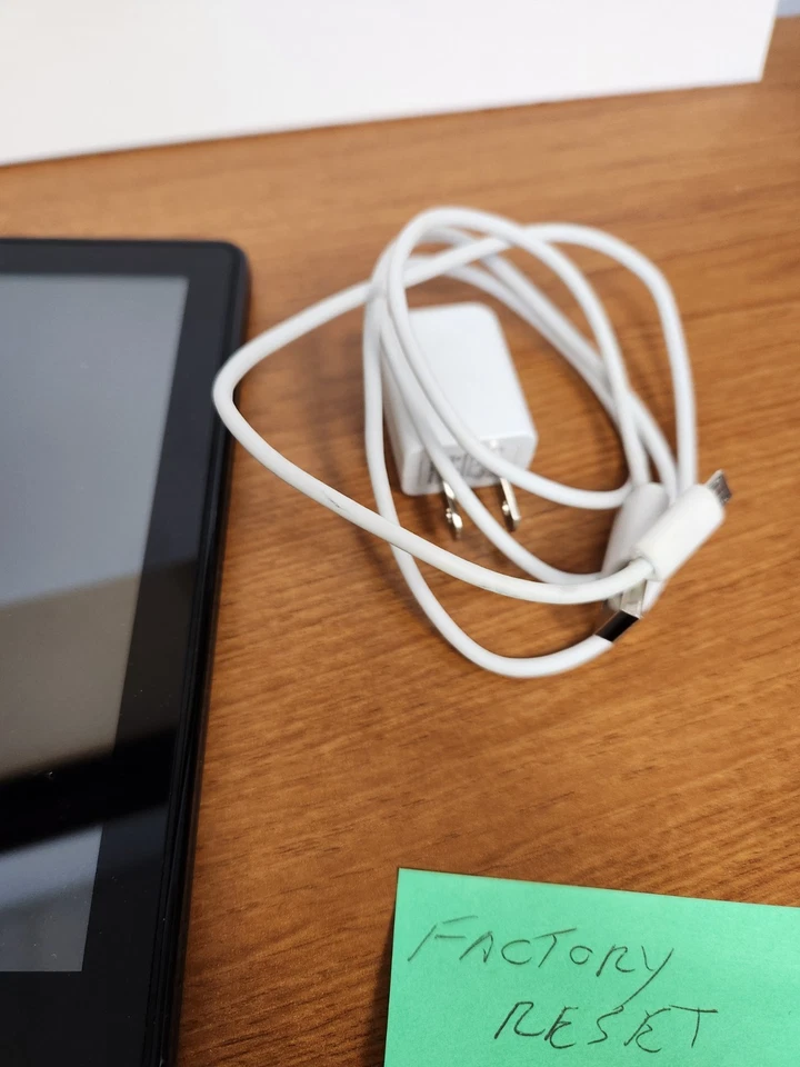 Amazon Kindle Fire eBook D01400 1st Generation Black 8GB Tablet WIFI Ready - Image 3 of 4