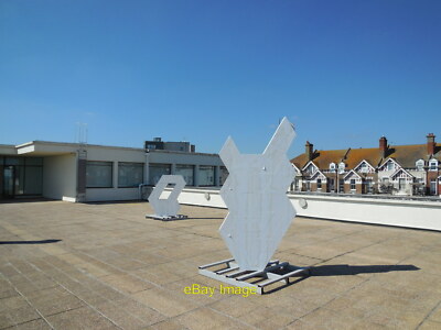 Foto 6x4 Belichtung Skulptur auf dem Dach des De La Warr Pavili c2013