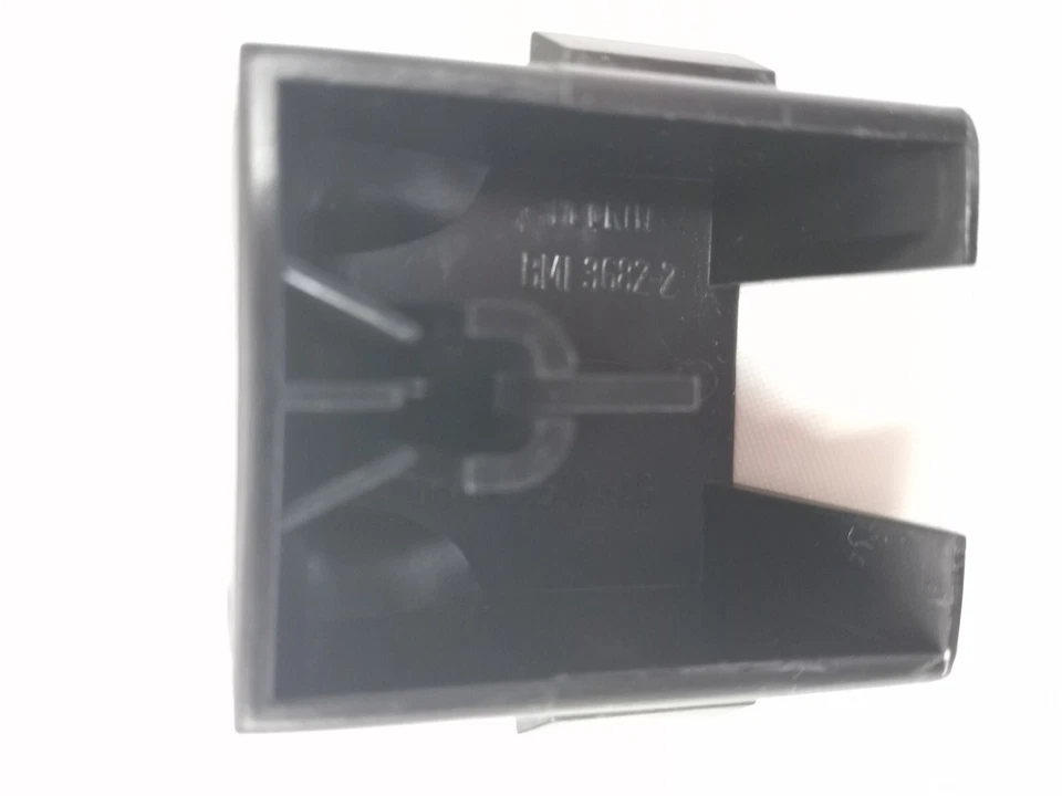 F4OY-54645- A04-A NEW FORD FRONT ARMREST LATCH LINCOLN CONTINENTAL 1995 TO 2002 - Image 3 of 3