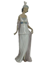 Lladro Talk Of The Town 5788 Elegant Socialite 10.25" Tall No Box