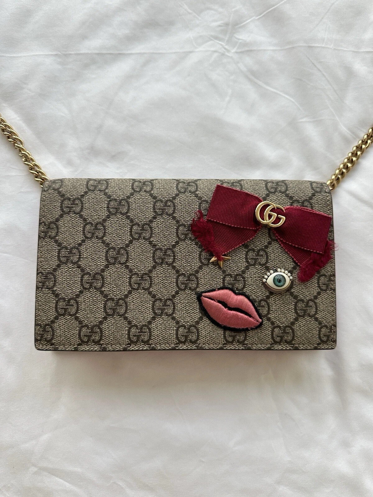 GG Supreme Monogramme Visage Chaîne Brodée Portefeuille Clignotant Lèvre Rose Édition Limitée
