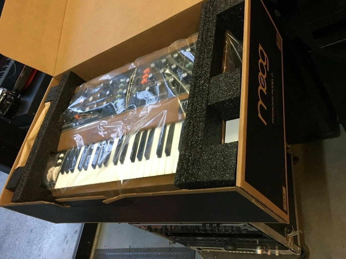 Moog Minimoog Model D Reissue 100 Analog Synth 44keys New