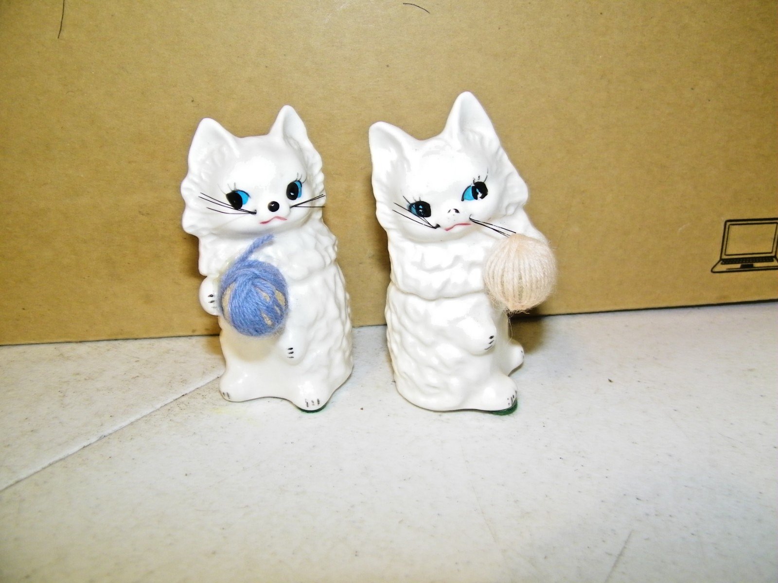 White Cats Salt Pepper Shakers Collectible Yarn Enesco Japan