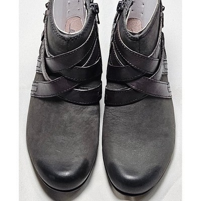EARTH Emerald Dark Grey Soft Buck Ankle Boots Side Zip Heel Womens Size 6.0