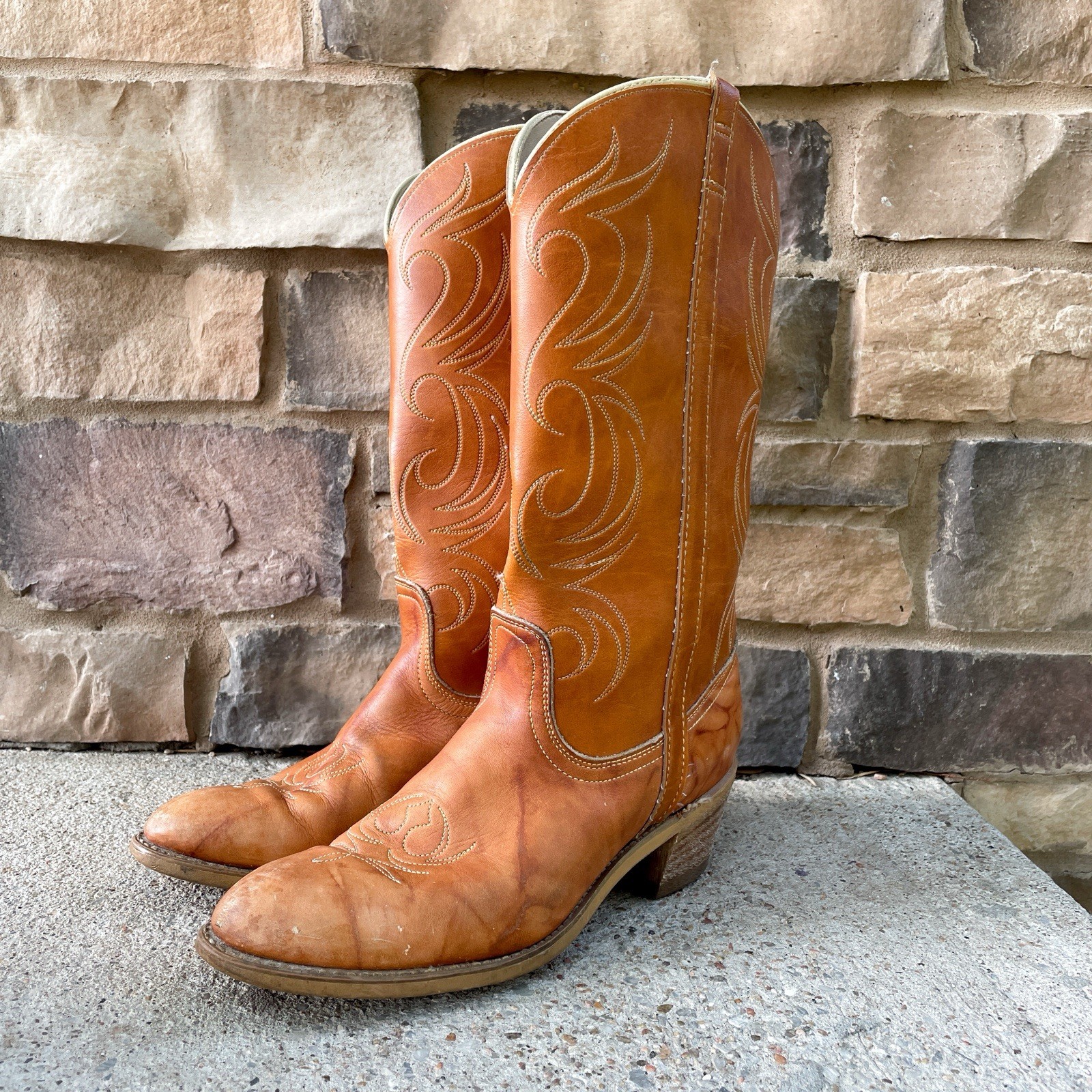 Vintage 7607 Dingo Western Boots Women’s Size 10 M Made In USA Brown Leather 80s