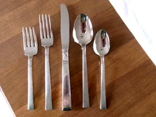 W.M. Dalton ONEIDA BROOKWOOD 5 PC. PLACE SETTING in BOX - Unused