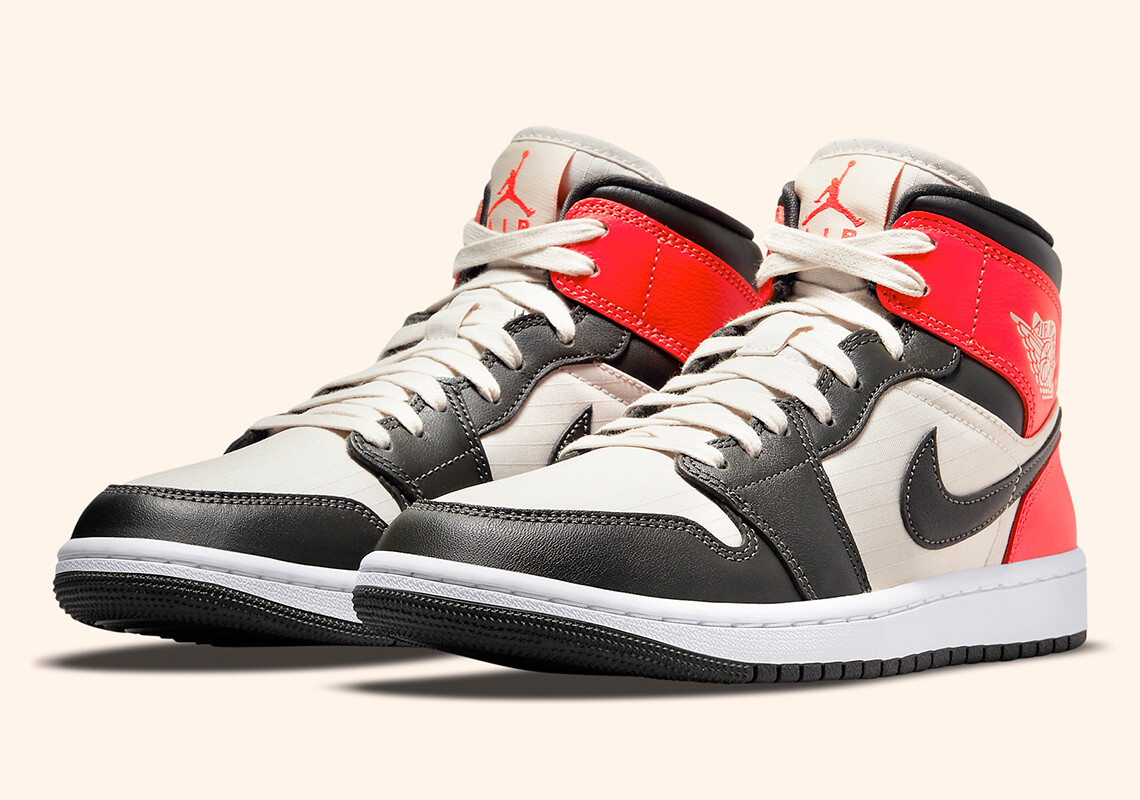 Nike Air Jordan 1 Mid SE DQ6078-100 Women's Size 8 Black Nike Air Jordan 1 Mid SE DQ6078-100 Women's Size 8 Black