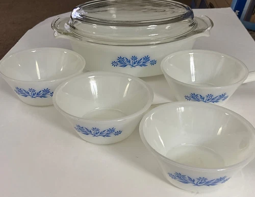 Anchor Hocking Fire King Blue Cornflower 1.5 Qt Covered Casserole + 4 Bowls VTG