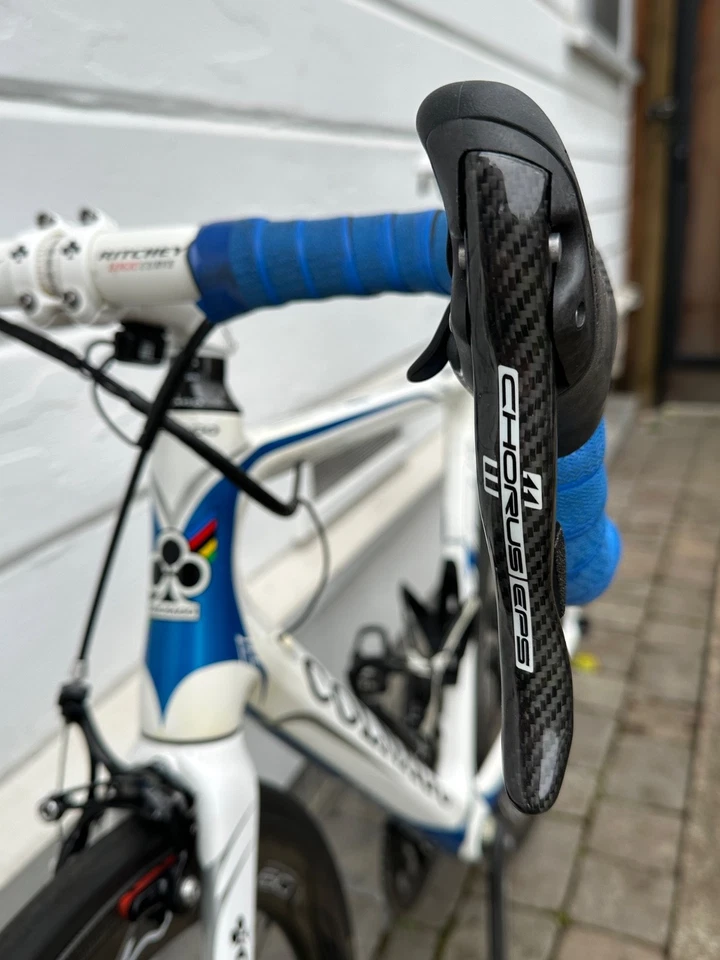 Bicicleta de carretera Colnago M10s 54 inclinada blanca/azul Campagnolo EPS Bora OMC 60 ruedas Foto 4 de 4