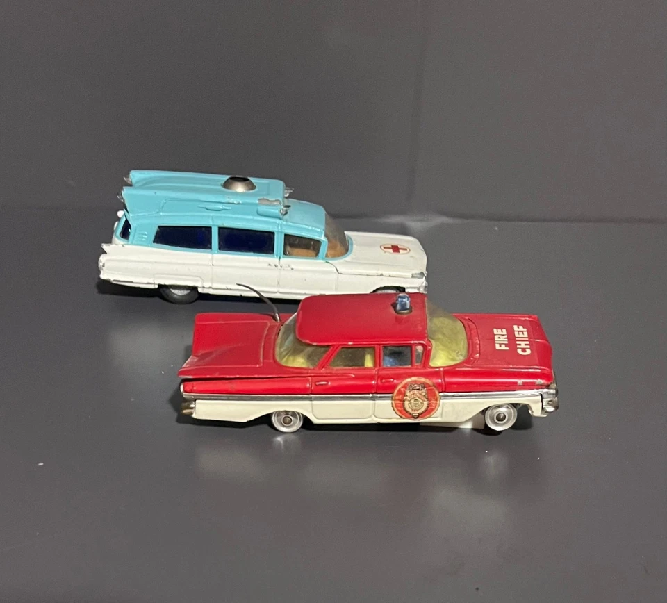 Corgi Toys 1:43 Fire Chief Chevrolet Impala Superior Ambulance Cadillac Chassis - Bild 2 von 4