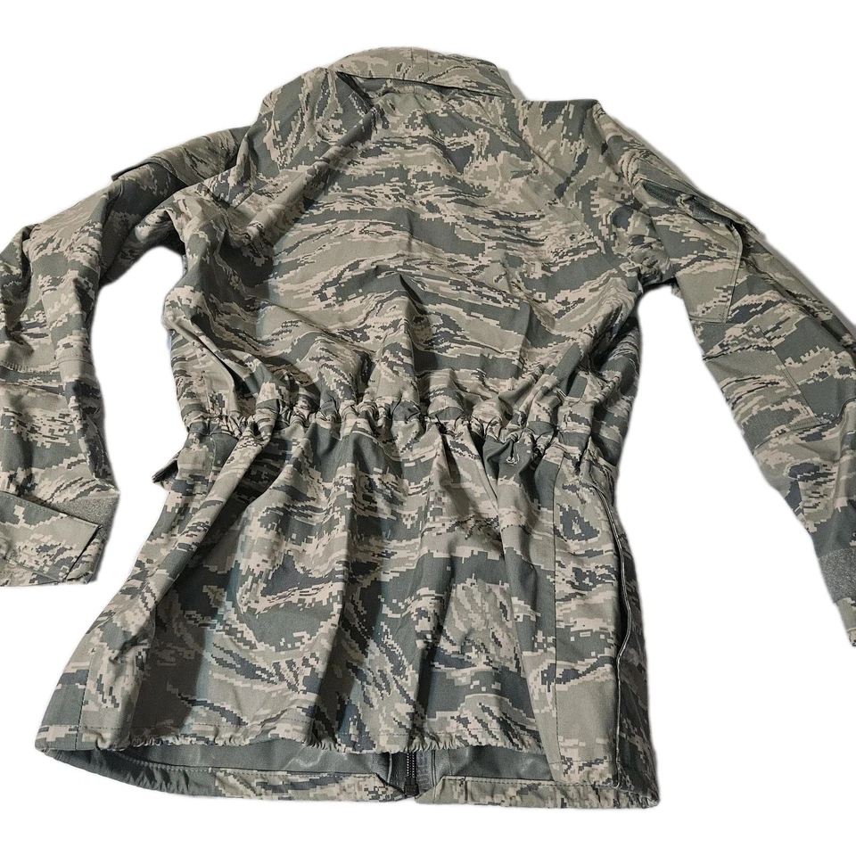 Chaqueta del Ejército Pequeña Verde Camuflaje Costura Gore Tex Parka Emitida por el Gobierno Usada en Excelente Condición Foto 2 de 4