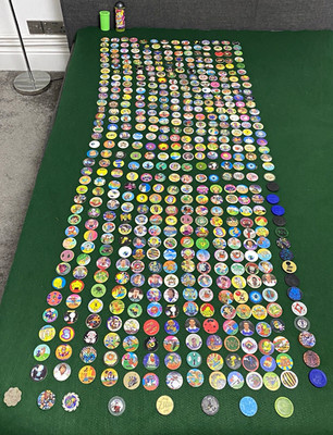 Großes Konvolut Sammlerstücke POG Milchkappen Spielscheiben, verschiedene Designs + Tube