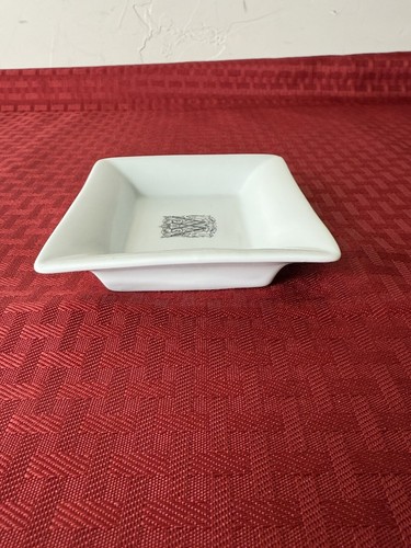 Porcelain White Soap Dish w/ Black "W" Monogram 5x3.75 inch by Eli Vero London - Picture 2 of 7
