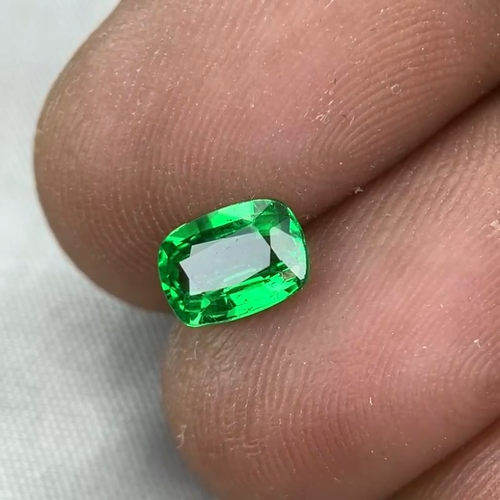 1.08 Cts | natural loose|Tsavorite Garnet | Green | Cushion Shape | Stepcut - Video 1 of 1
