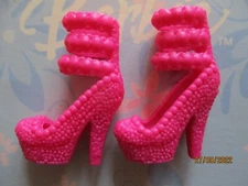 BARBIE DOLL / PAIR OF SHOES: BOOTS, PUMPS ....... (574)