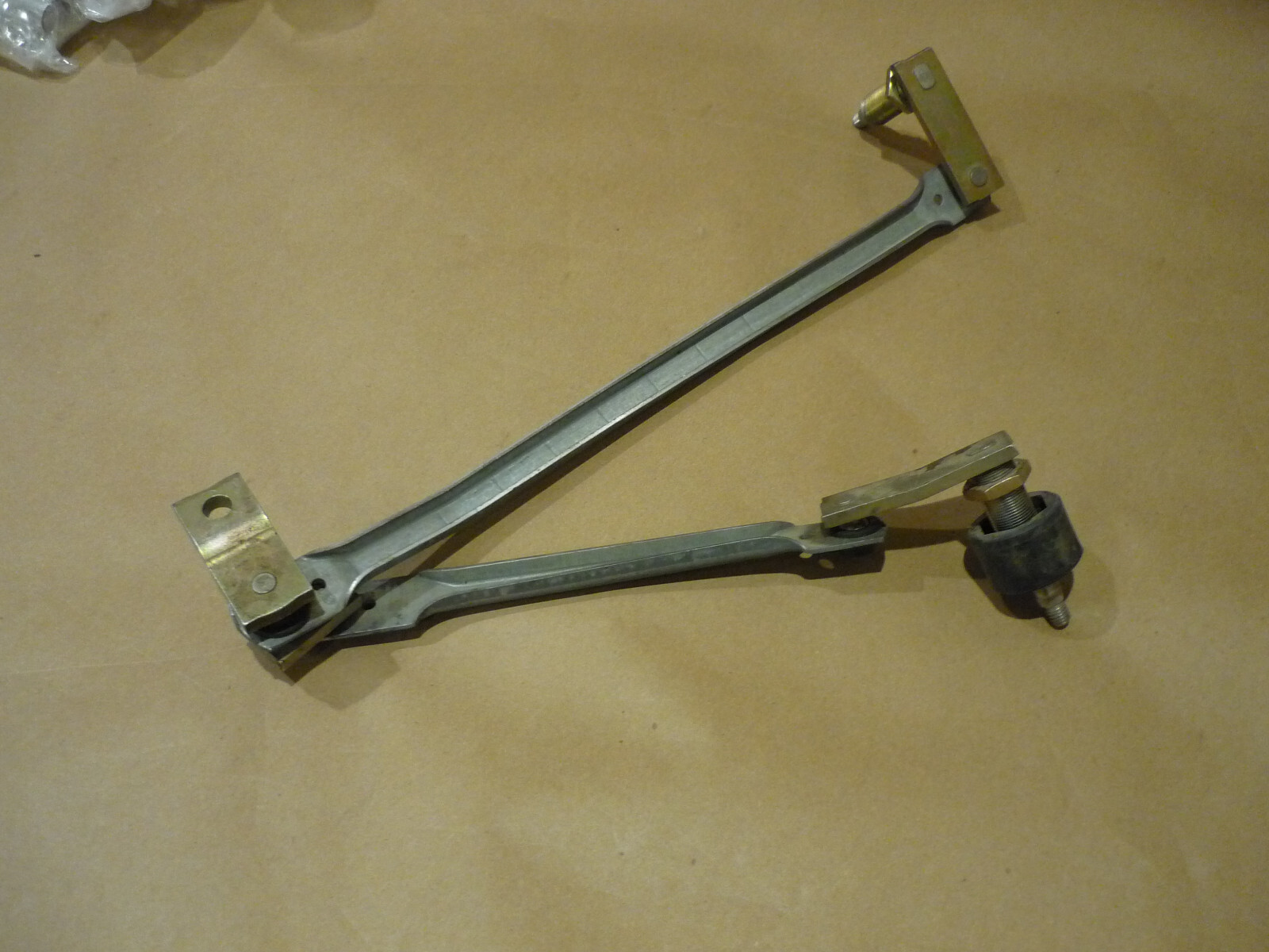 Ferrari 355,348 - Linkage / Levers For Windshield Wiper Assembly - P/N 62885800