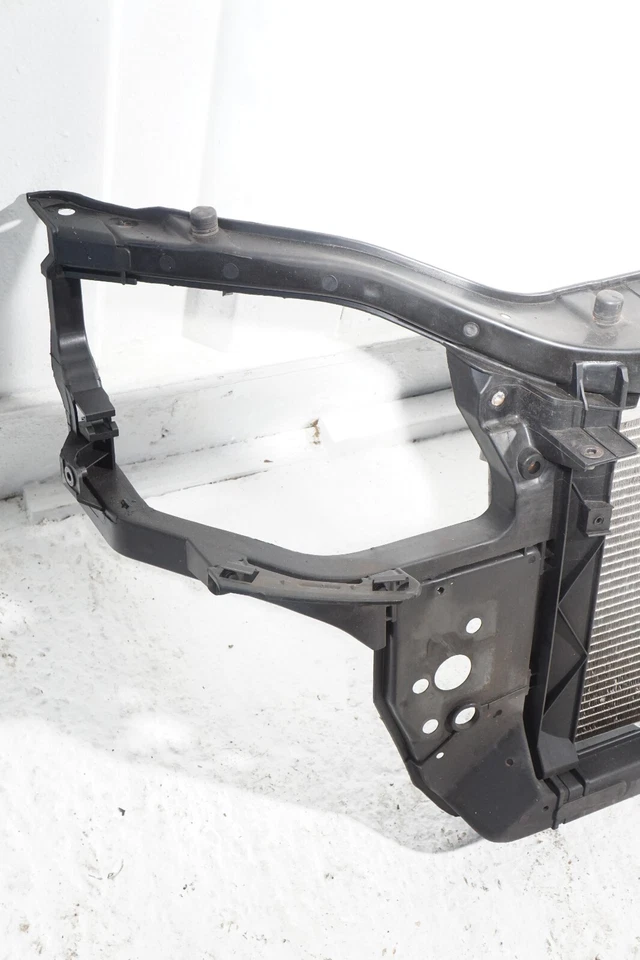 HYUNDAI ACCENT 2009-2011 1,6 L Htch soporte radiador delantero refuerzo OEM Foto 3 de 4