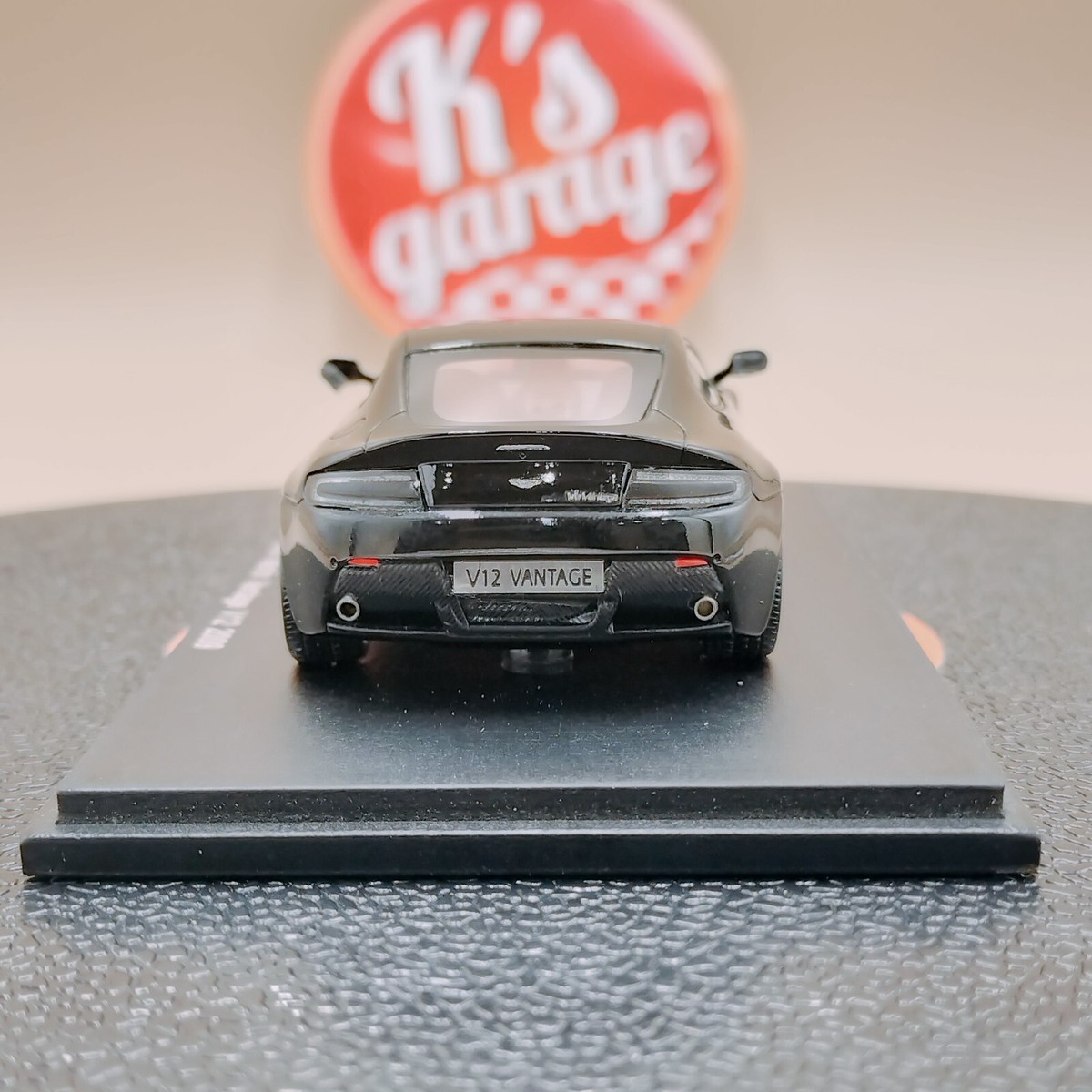 SPARK 1/43 Aston Martin Vantage V12 2009 Black Resin model