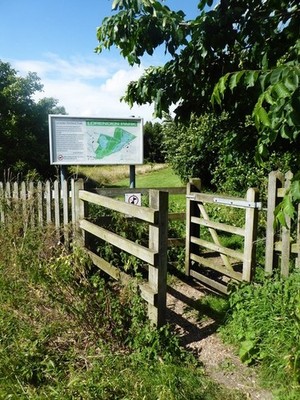 Foto 6x4 Eingang zum Lorenden Park, Malerforstal Faversham Lorenden um 2016