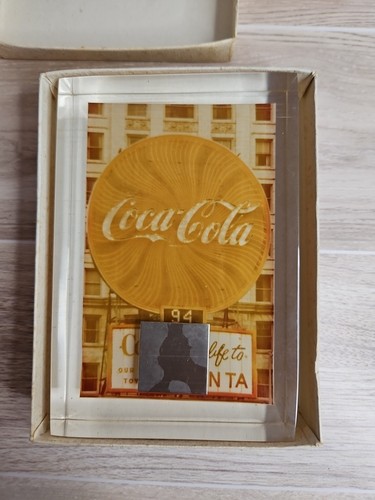 Vintage Coca-Cola Margaret Mitchell Schild in Plexiglas mit Box Größe 5" x 3,75" x 1" - Bild 5 von 5