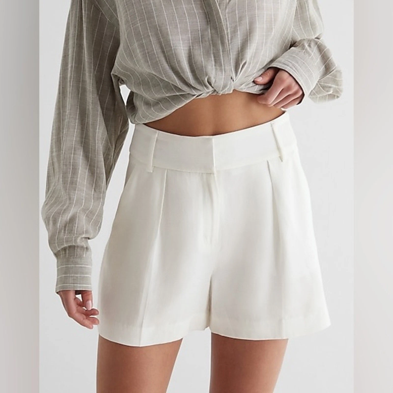 NWT Express Stylist Super High Waisted Linen-Blend Pleated Shorts White Size 14