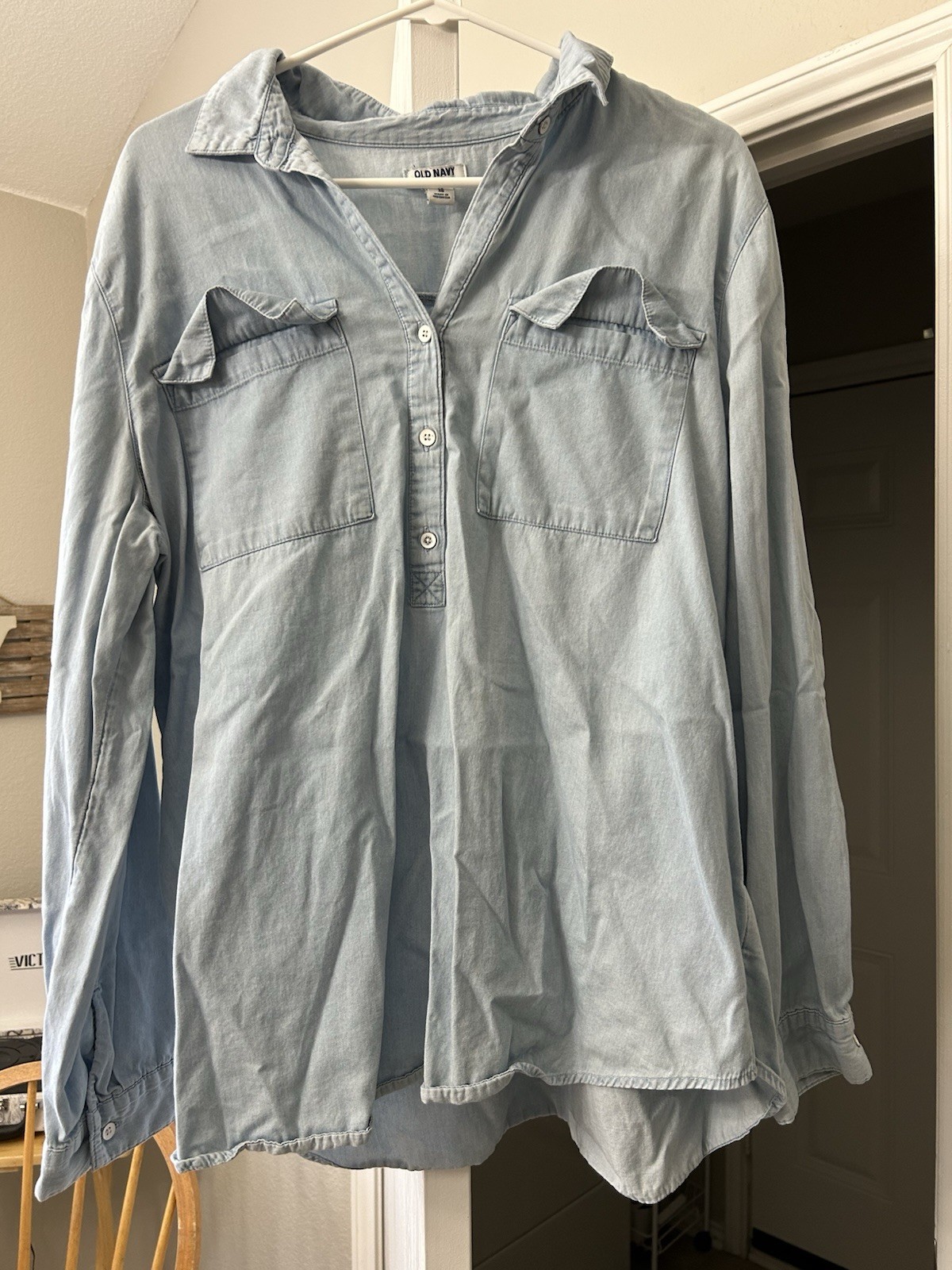 Old Navy Women's Blue Oversized Long Sleeve Button Down Light Denim Shirt XL