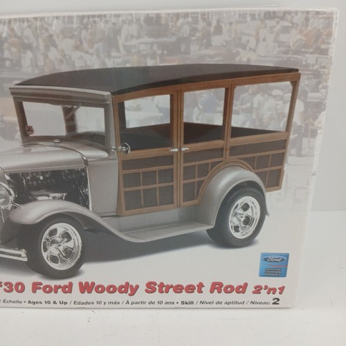 Revell '30 Ford Woody Street Rod Goodguys scala 1:24 - livello abilità 2 85-2064 - Foto 3 di 8