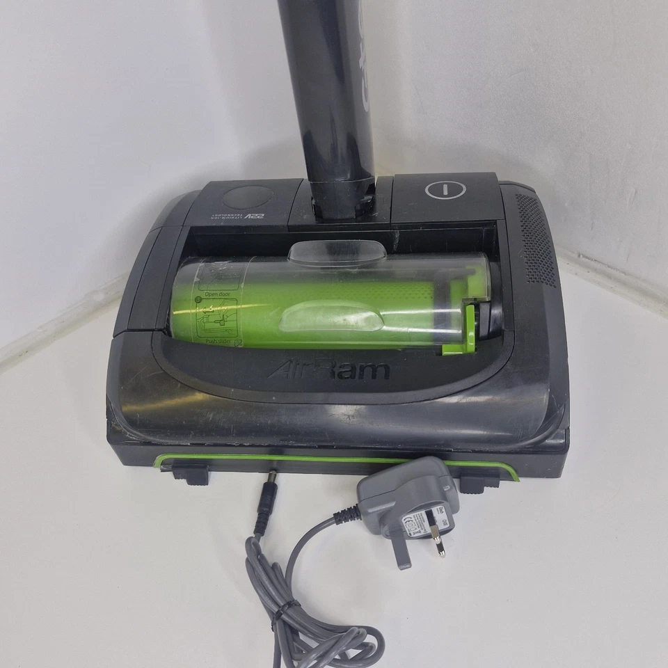 Gtech Air Ram AR44 Black . Short Animal Hair Removal With Charger - Image 2 of 4