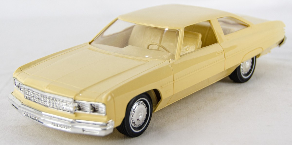 Vintage AMT 1:24 Scale Rare White 1976 Chevrolet Caprice Dealer