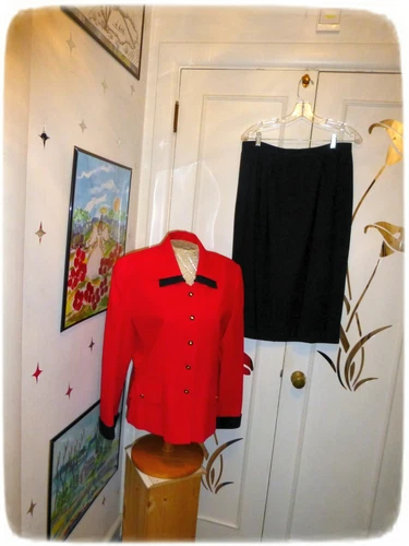 GORGEOUS  Jacqueline Ferrar Women's 2 Piece Suit Size 14