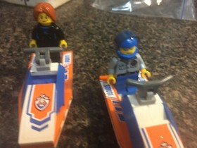 M Lego Partial Build 60011 City Surfer Rescue w/ 2 Minifigures Minifig Surfer 