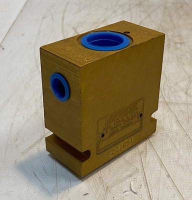 Vickers 20195A Shuttle Valve 2-1/2'' x 2-1/2'' x 1-1/8'' 