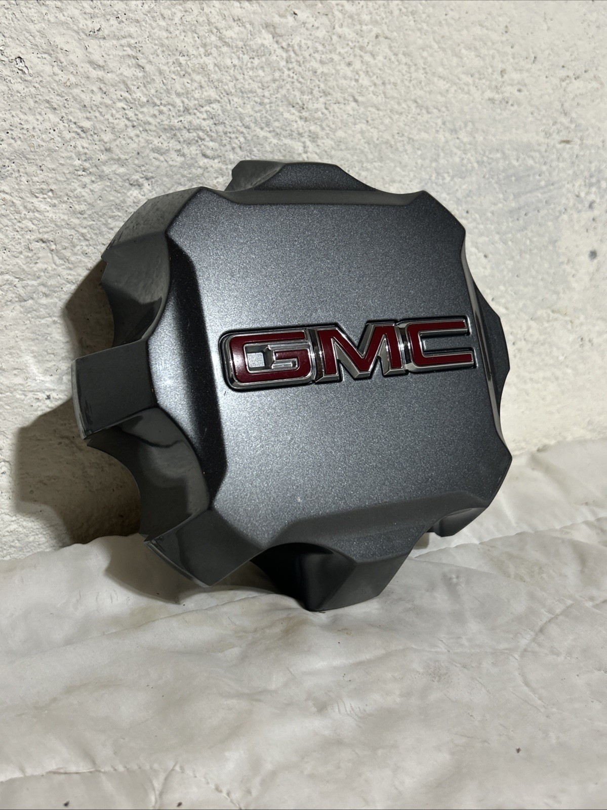 2020-2024 GMC Sierra Gunmetal Grey Truck 8 Lug Wheel Center Hub Cap 84307951