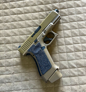 GLOCK 19X Gas Airsoft Pistol FDE/Tan w/ Magazine Blue/Black Grip Panels