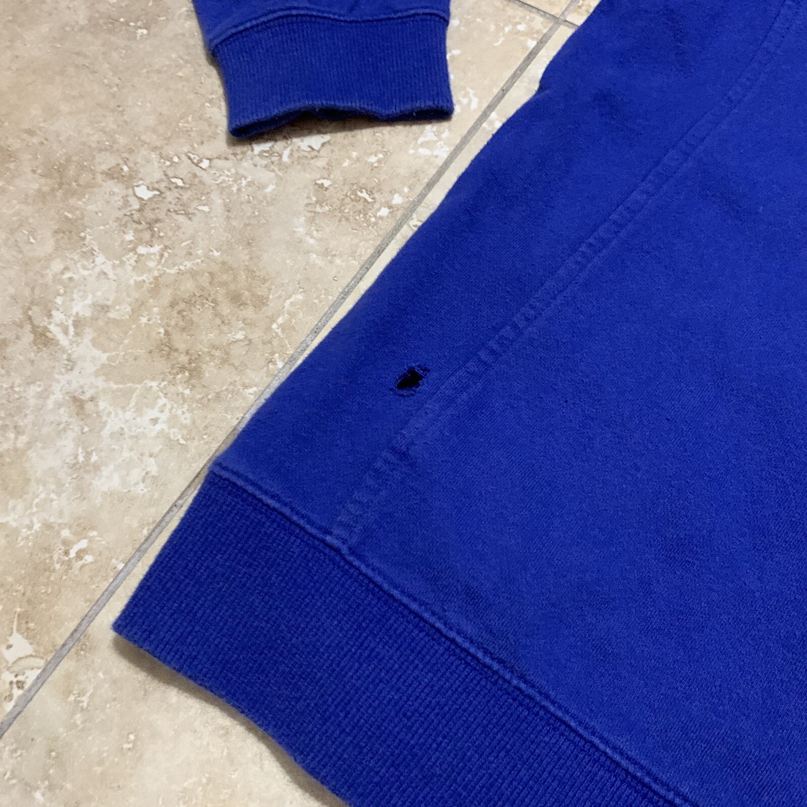 Vineyard Vines Repeating Logo Pattern Graphic Qua… - image 8