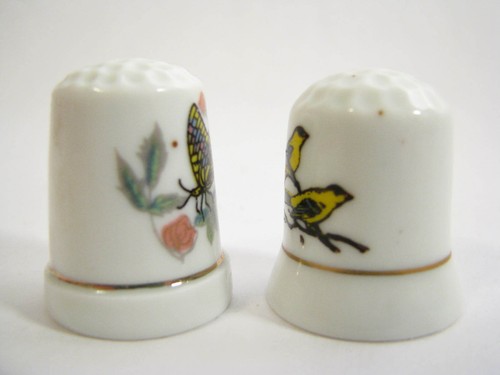 Lot of 2 Multi Color Butterfly And Bird Porcelain Thimbles Collectible - Picture 5 of 8