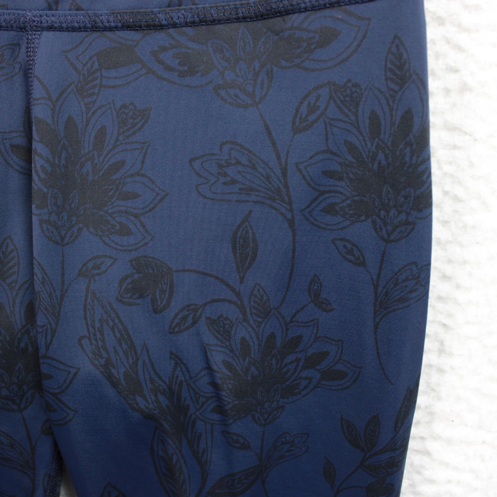 beyond-yoga ankle floral navy leggings