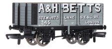 R6590 Hornby OO Gauge 7 Plank Wagon 45 'A & H. Betts' (Pre-Owned)