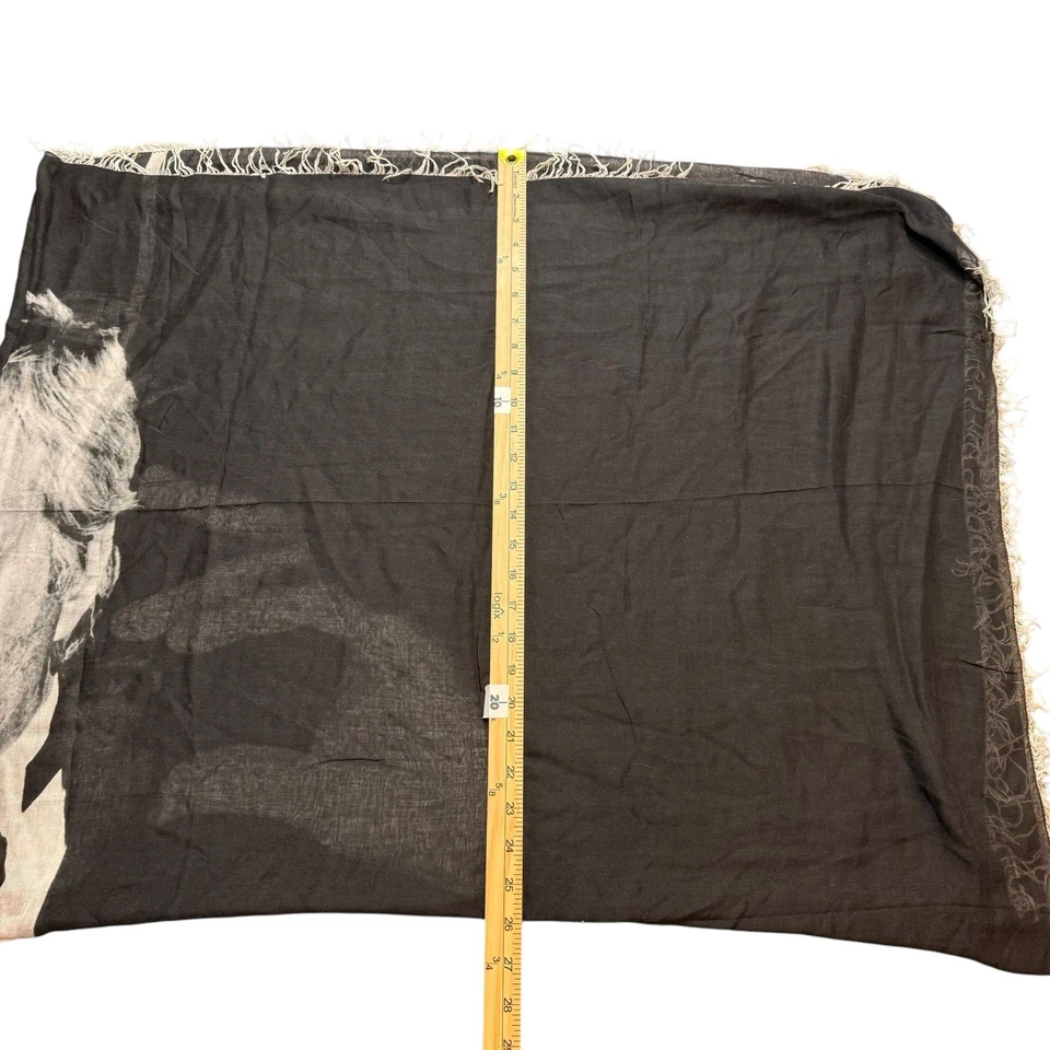 Bufanda Giorgio Armani vintage rara 52" x 66" retrato estampado negro blanco Foto 3 de 4