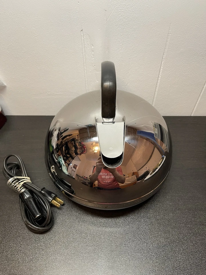 Hervidor eléctrico Sunbeam vintage - cromado - hecho en Canadá - 1500 W Foto 2 de 4